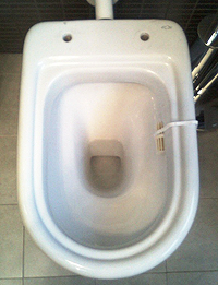Siège de WC avec pare-chocs profilés pour cuvettes de WC à plan incliné 🚽