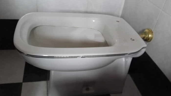 TOILET SEATS for WC in RECTANGULAR SHAPE and OUT OF PRODUCTION