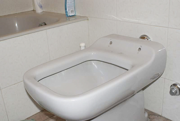 The PERFECT toilet seat (rectangular and old model) of the IDEAL STANDARD CONCA series!