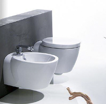 Articles sanitaires et abattants de toilettes design conçus par Terri Pecora pour Simas : Luna, Flow, Bohemian, E-Line